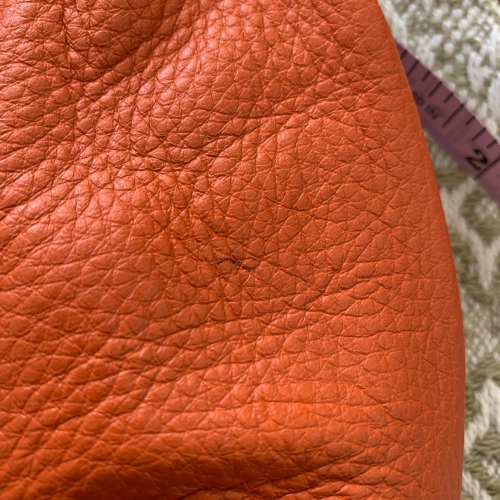 Gently used ISAAC MIZRAHI shoulder bag soft orange pebbled leather silver trim - Picture 10 of 10
